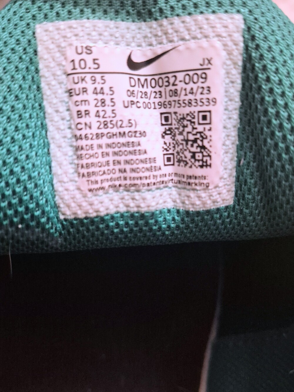 Nike Air Max Plus Men's Black and Teal Athletic Shoes - Picture 4 of 5